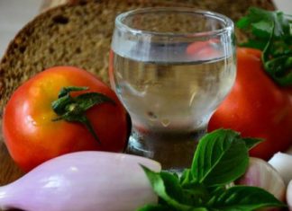 Опасно ли закусывать алкоголь помидорами?