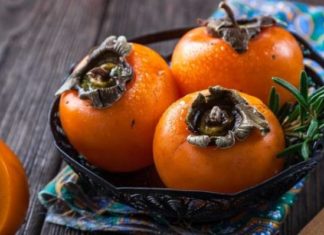 Как приготовить маски для лица из хурмы и огурца?