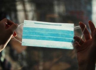 Носить ли маску во время дождя?