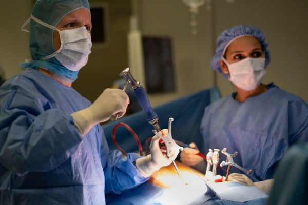 Спина под прямым углом: хирурги РДКБ исправили тяжёлую деформацию позвоночника у 13-летнего подростка