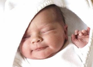 45-летняя женщина помогла сыну-гею стать отцом двойни