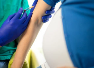 Беременным напомнили о важности прививок