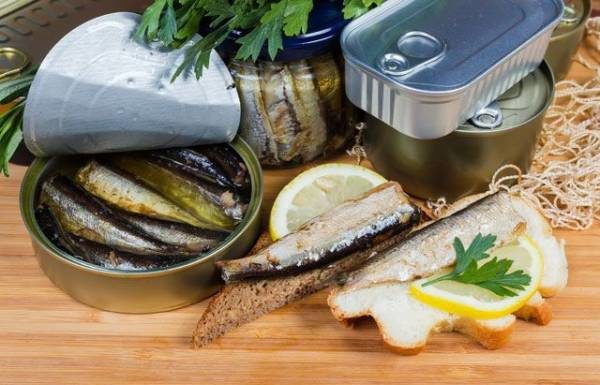 Чем и кому вредны шпроты?